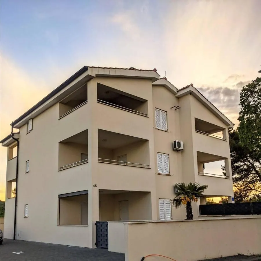 Apartment Iva location