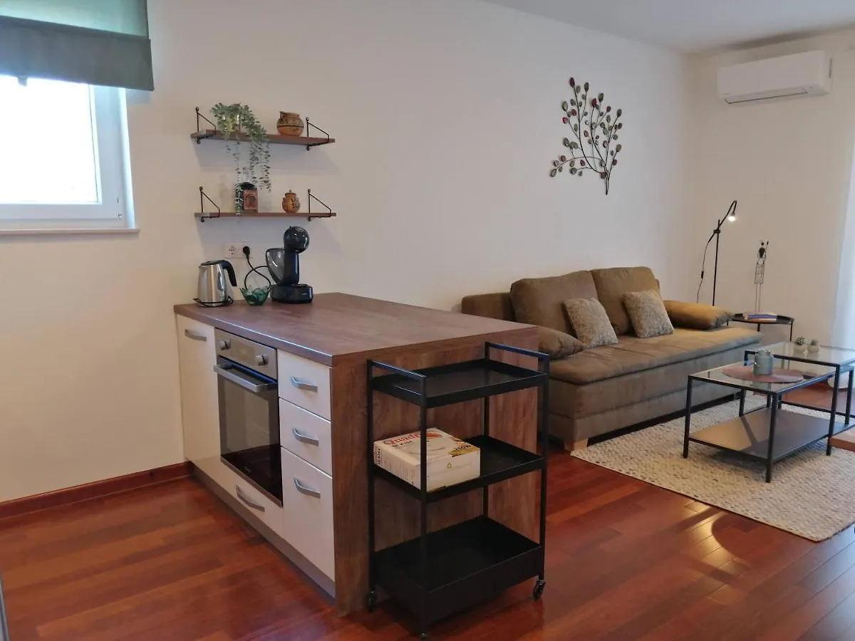 Apartment Iva Silo  0*, Silo (Krk) Croatia