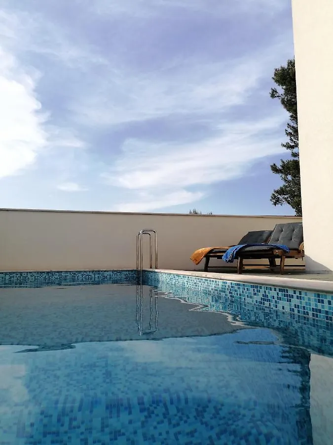 Apartment Iva Silo  0*, Silo (Krk) Croatia